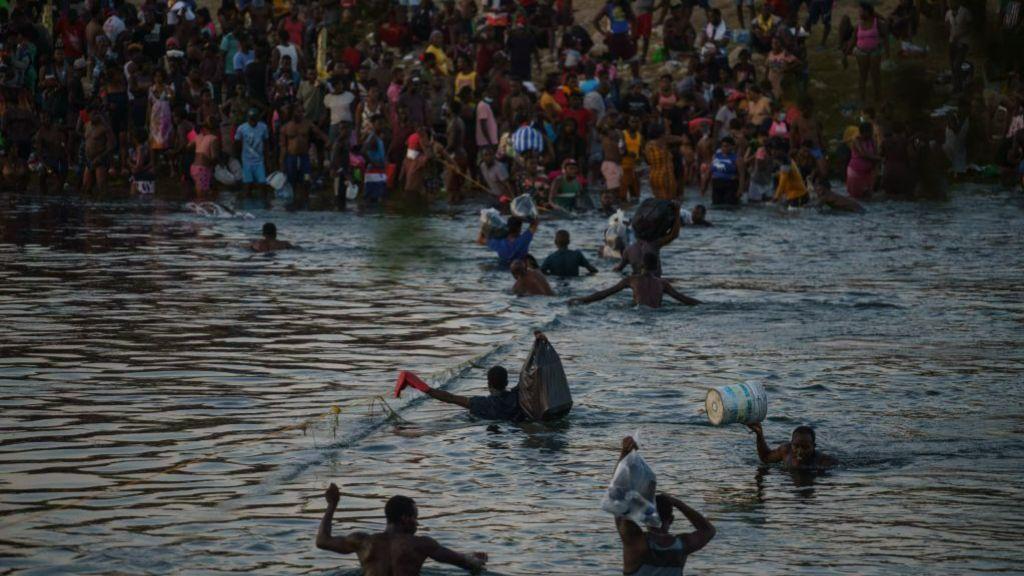 Haiitian migrants crossing Mexico-US border 